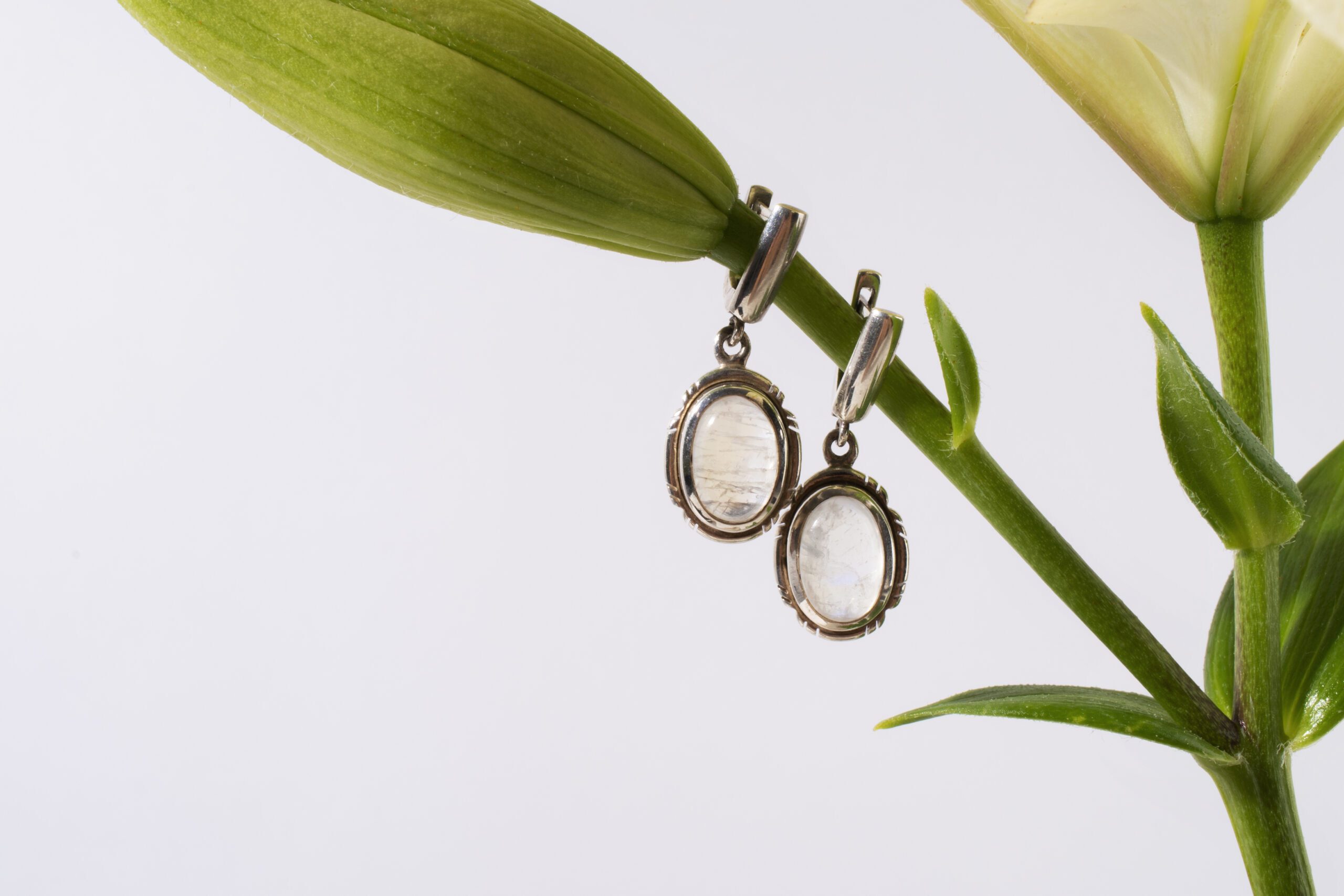 How to Layer Minimalist Jewelry