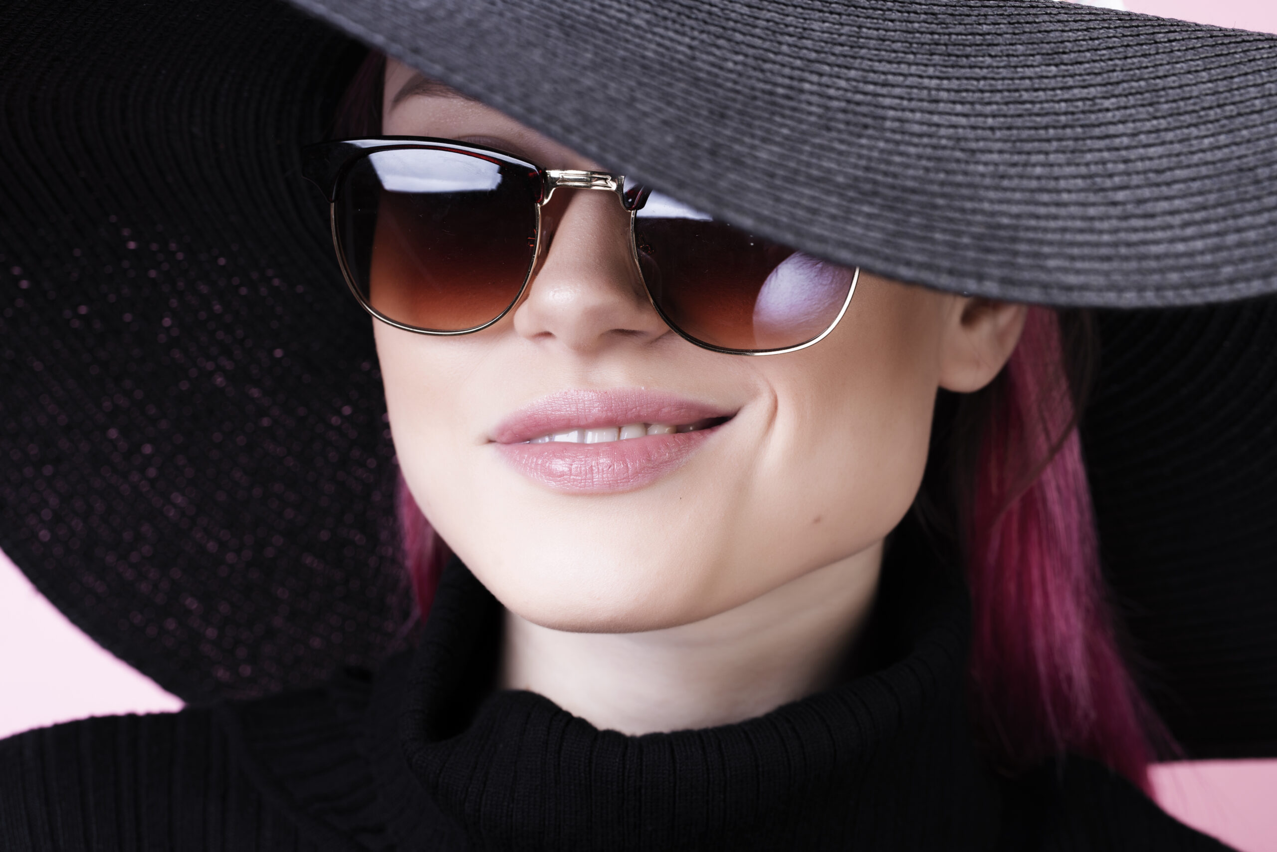 Read more about the article Oversized Shades Sunglasses That Scream Glam